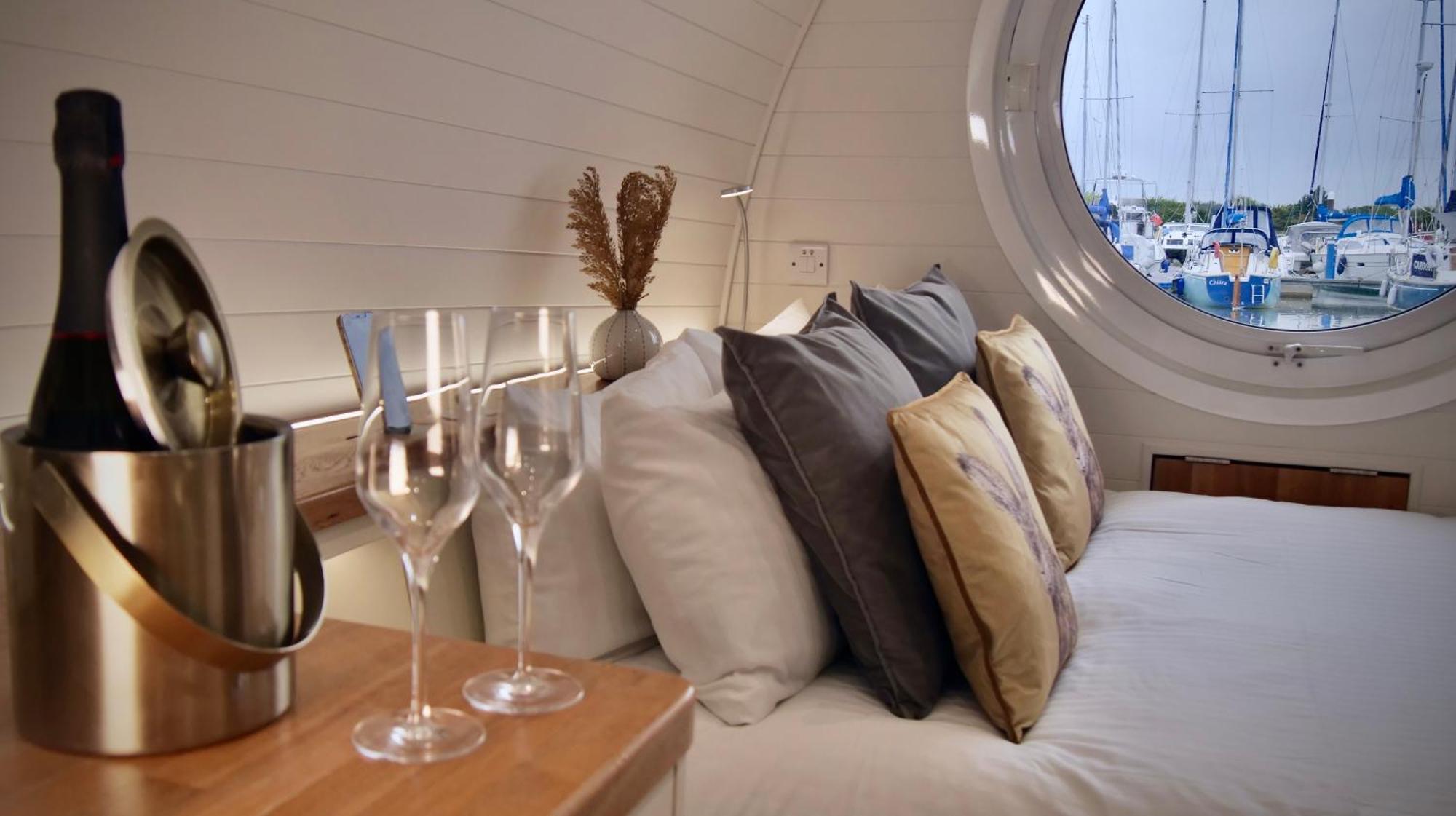 Готель Sea Breeze Ark 900 Емсворт Екстер'єр фото